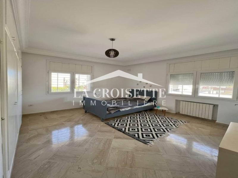 Villa meublée S+5 avec jardin à La Marsa